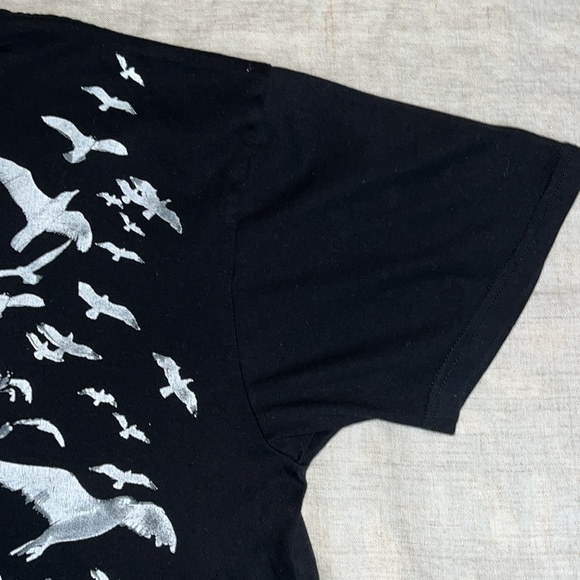 Unusual, black-and-white design. White seagulls flying on black background XL - Picture 5 of 6